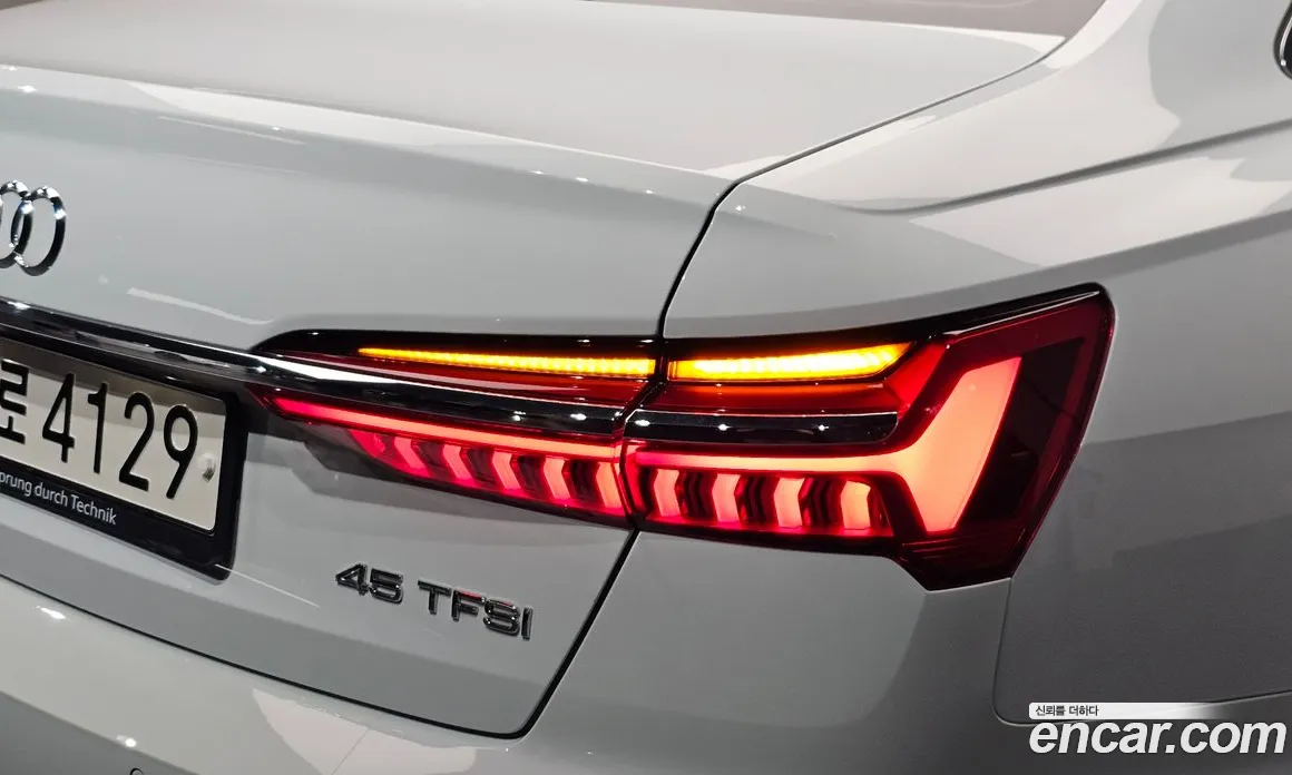 سيارة Audi معروضة من أوتوبان