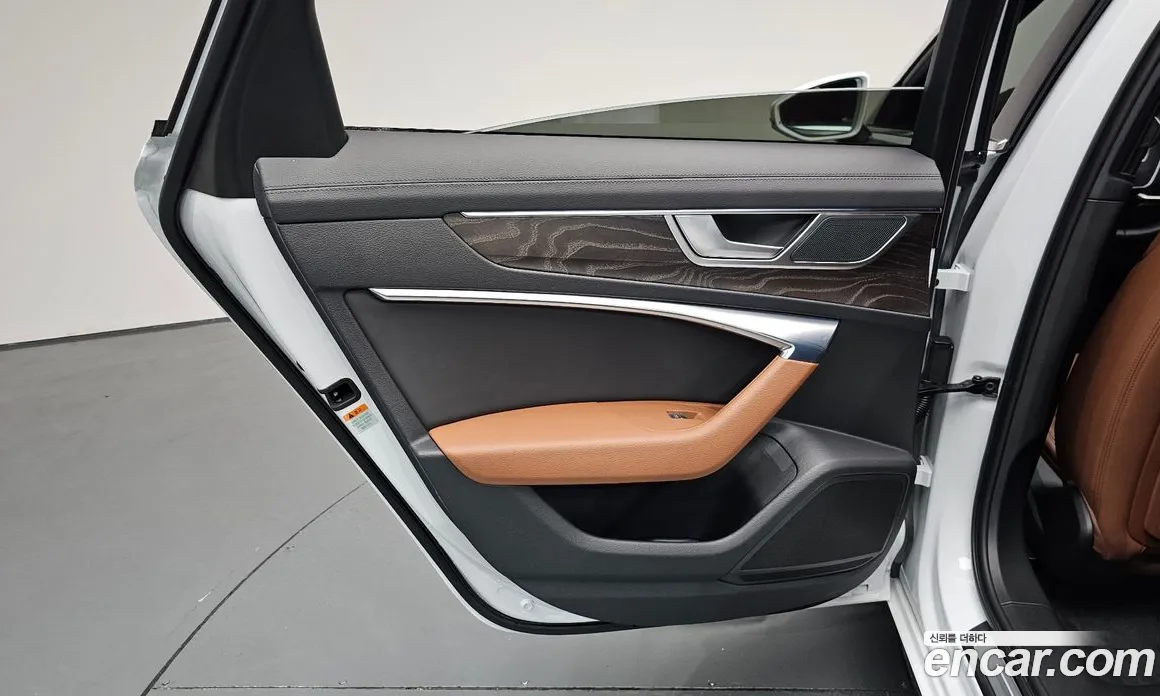 سيارة Audi معروضة من أوتوبان
