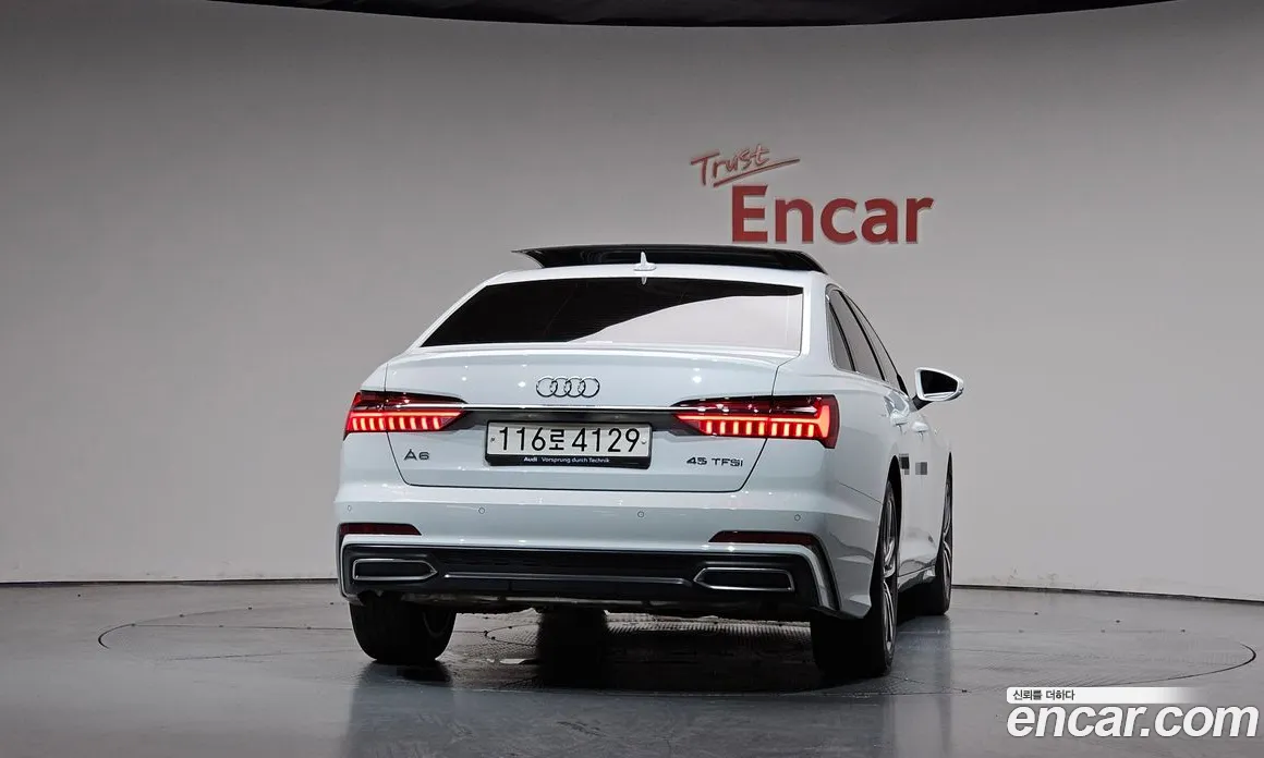 سيارة Audi معروضة من أوتوبان