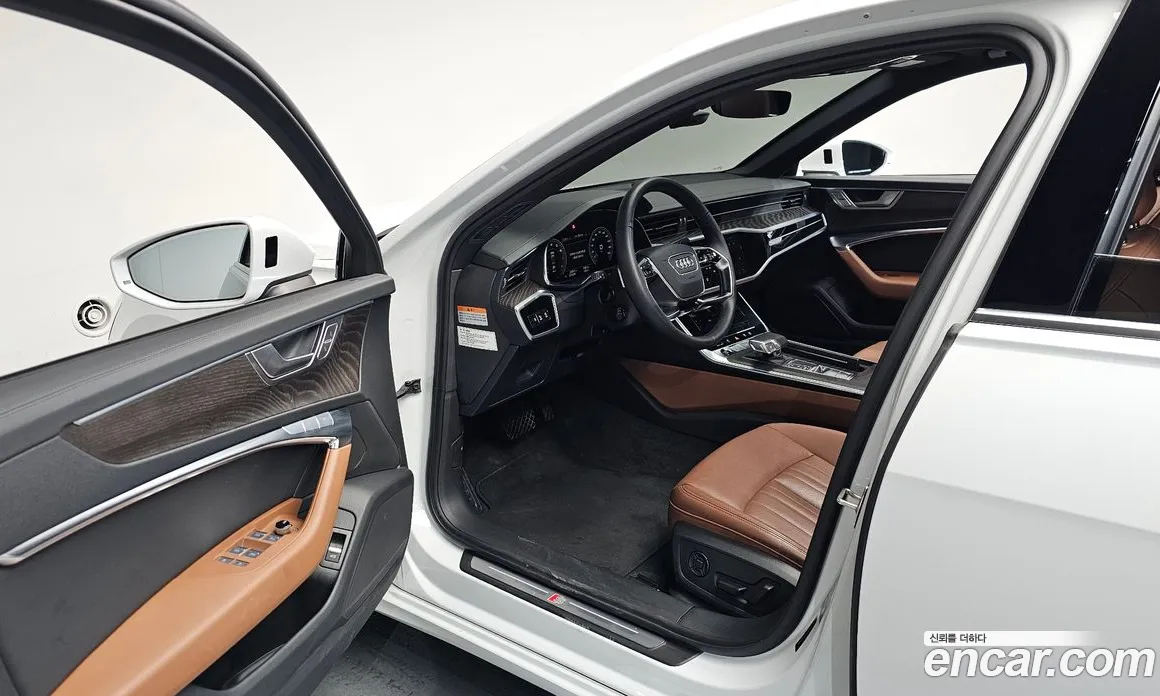 سيارة Audi معروضة من أوتوبان