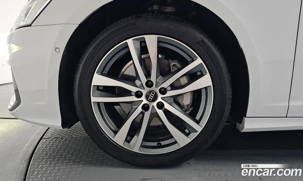 سيارة Audi معروضة من أوتوبان