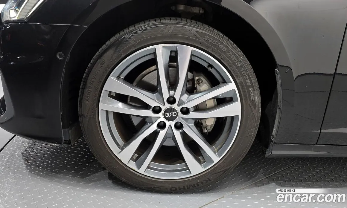 سيارة Audi معروضة من أوتوبان