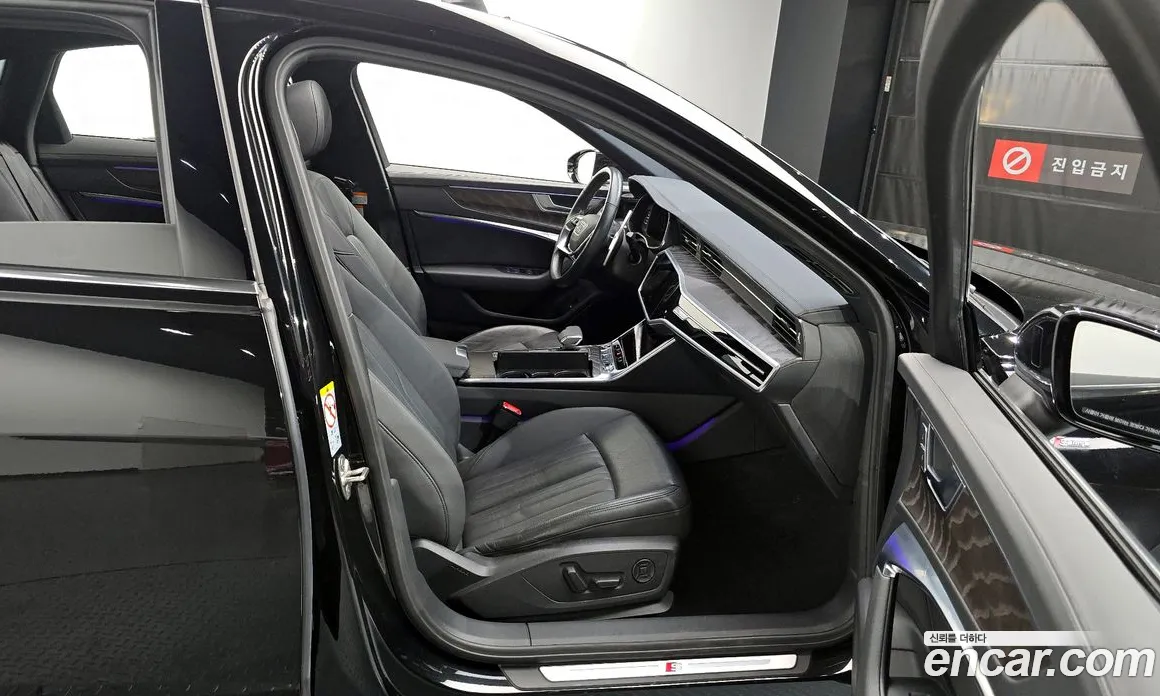 سيارة Audi معروضة من أوتوبان