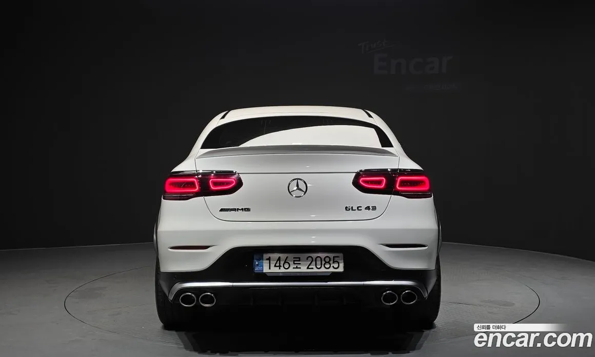 سيارة Mercedes-Benz معروضة من أوتوبان