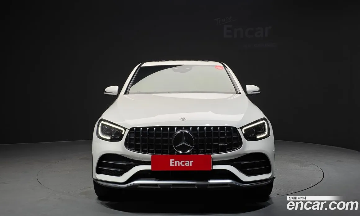 سيارة Mercedes-Benz معروضة من أوتوبان