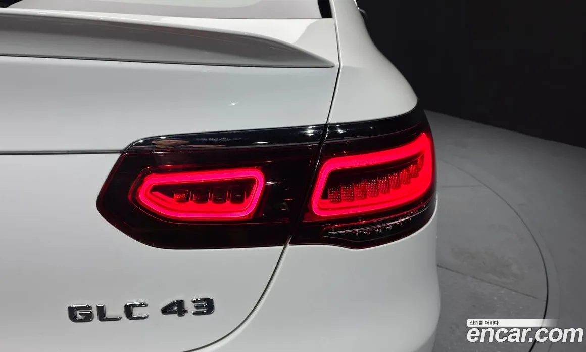 سيارة Mercedes-Benz معروضة من أوتوبان