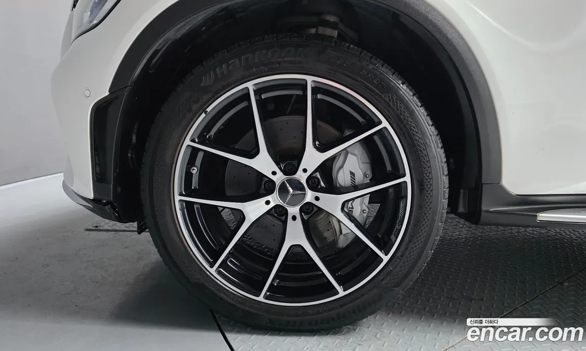 سيارة Mercedes-Benz معروضة من أوتوبان
