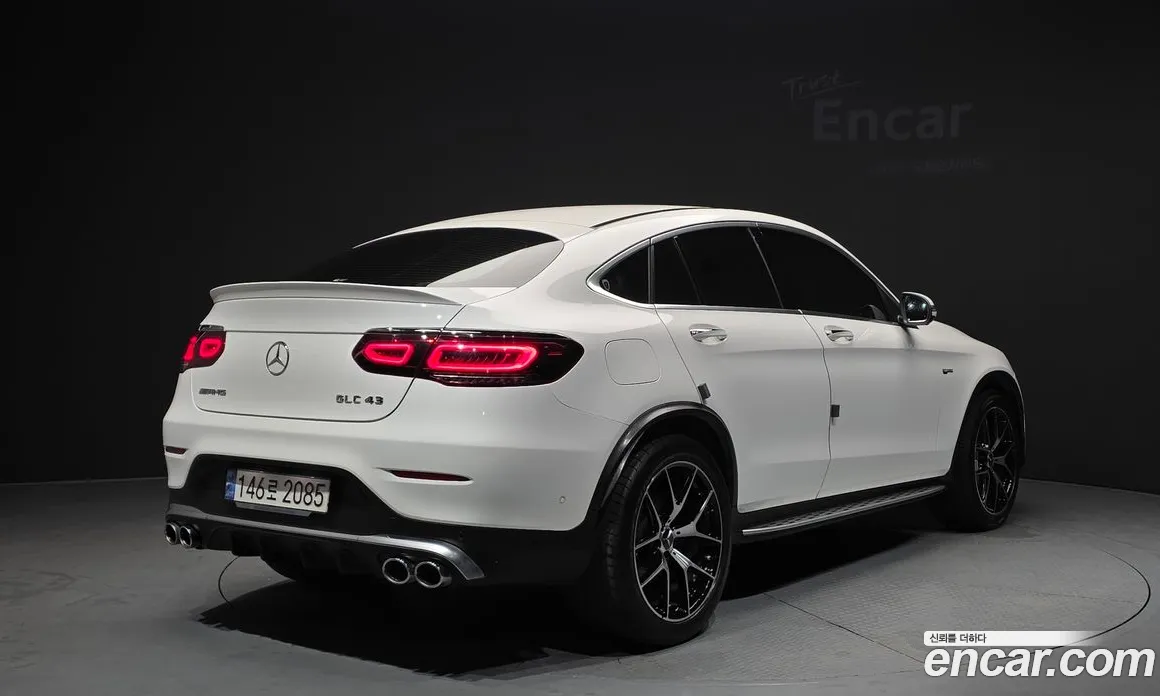 سيارة Mercedes-Benz معروضة من أوتوبان