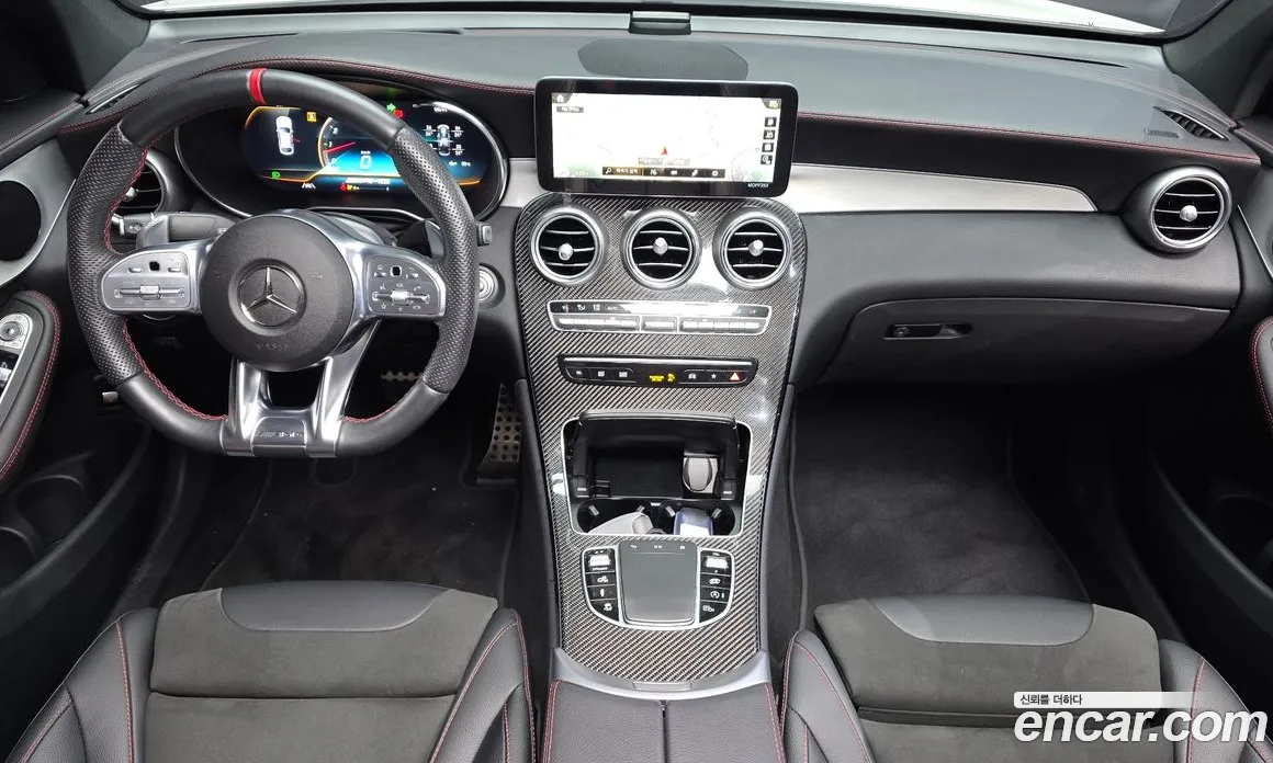 سيارة Mercedes-Benz معروضة من أوتوبان