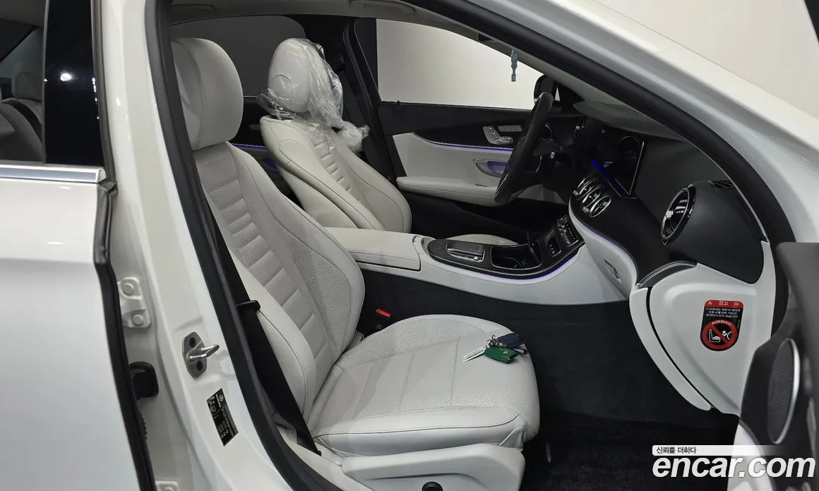 سيارة Mercedes-Benz معروضة من أوتوبان